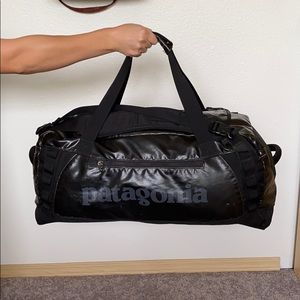 Patagonia “black hole” duffel (60 liter)